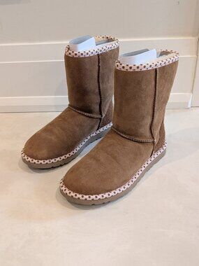 UGG Australia Classic Short "78 Collection" Boots in Chestnut Size 6